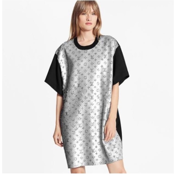 So this is a Small size T-shirt dress from Louis Vuitton - Picture 2 of 2